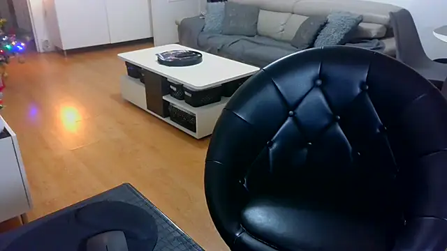 sarametisse26 online show from 12/15/25, 07:01