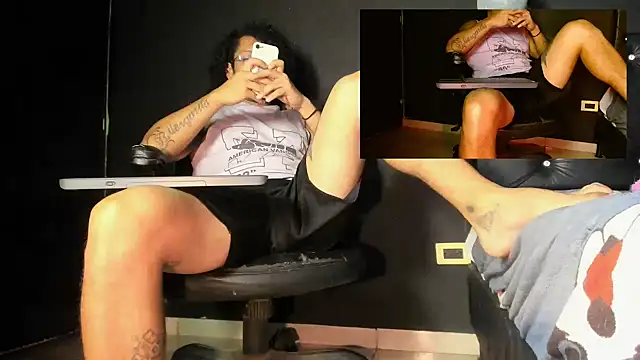 Snapshot of FuckHardlove chatting on 05/27/26, 03:25 FuckHardlove online show from 05/27/26, 03:25