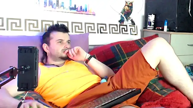 Snapshot of erotico69xxx chatting on 05/25/26, 10:38 erotico69xxx online show from 05/25/26, 10:38