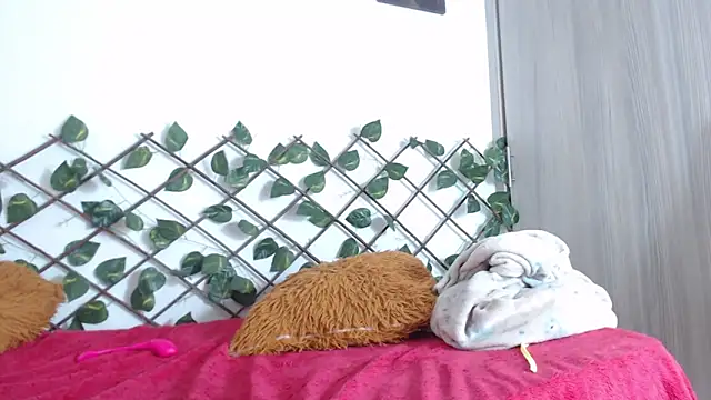 Snapshot of Latina_BigBoobs chatting on 03/02/25, 02:43 Latina BigBoobs online show from 03/02/25, 02:43