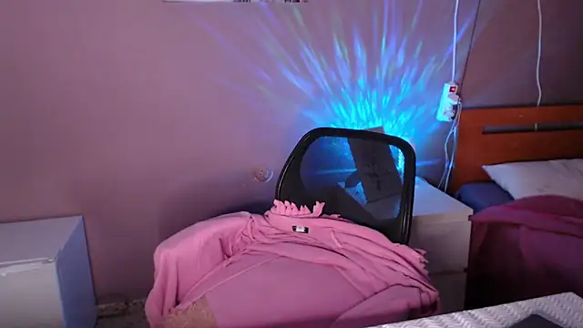 Snapshot of Latina_BigBoobs chatting on 10/27/25, 12:36 Latina BigBoobs online show from 10/27/25, 12:36