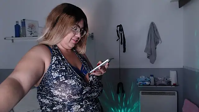 Snapshot of Latina_BigBoobs chatting on 12/13/25, 09:42 Latina BigBoobs online show from 12/13/25, 09:42