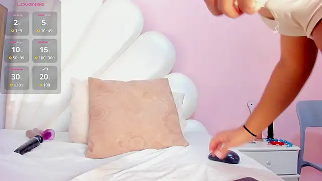 Snapshot of Letizia_West_ chatting on 02/08/25, 08:09 Letizia West  online show from 02/08/25, 08:09