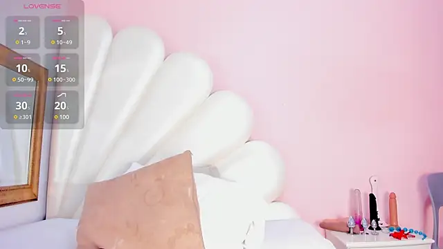 Snapshot of Letizia_West_ chatting on 02/25/25, 04:46 Letizia West  online show from 02/25/25, 04:46