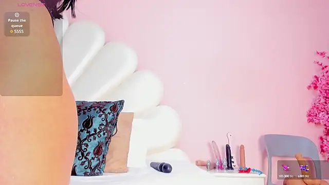 Snapshot of Letizia_West_ chatting on 02/26/25, 08:26 Letizia West  online show from 02/26/25, 08:26