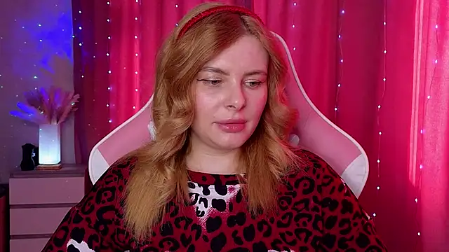 Snapshot of Day-off chatting on 10/14/25, 05:19 Day-off online show from 10/14/25, 05:19