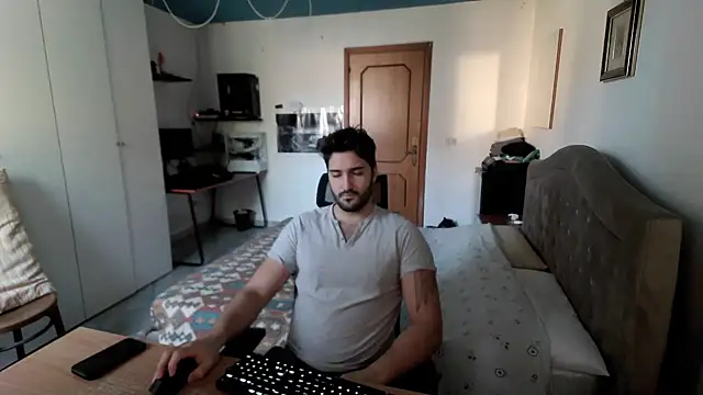 Snapshot of Alexox02 chatting on 12/19/24, 10:34 Alexox02 online show from 12/19/24, 10:34