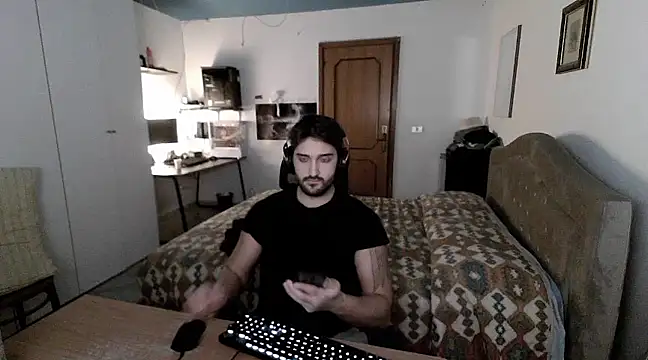 Snapshot of Alexox02 chatting on 12/20/24, 08:55 Alexox02 online show from 12/20/24, 08:55