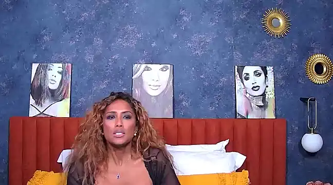 Snapshot of ShanialaFrancaise chatting on 02/19/25, 07:16 ShanialaFrancaise online show from 02/19/25, 07:16
