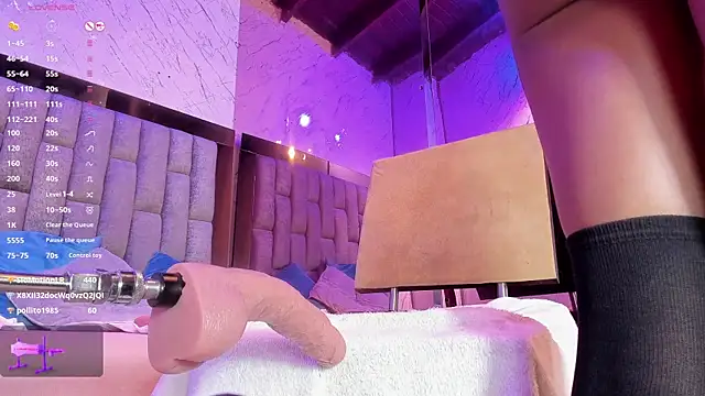 Snapshot of EmmaDuque chatting on 02/15/25, 07:39 EmmaDuque online show from 02/15/25, 07:39