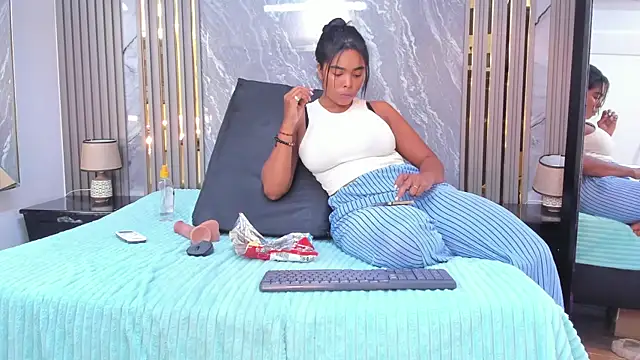 Snapshot of CiaraHarris chatting on 02/08/25, 11:34 CiaraHarris online show from 02/08/25, 11:34