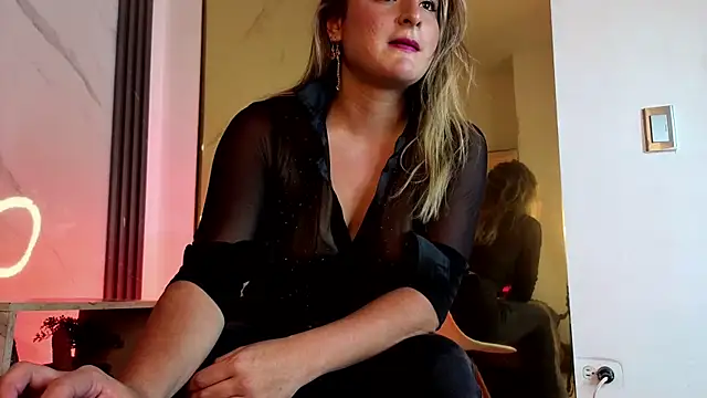 CandyQueenGold online show from 06/05/26, 06:57