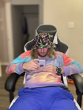 Snapshot of 4kUsh2Fashion0 chatting on 01/05/25, 01:13 4kUsh2Fashion0 online show from 01/05/25, 01:13