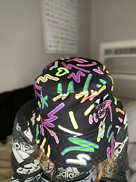 Snapshot of 4kUsh2Fashion0 chatting on 02/04/25, 09:10 4kUsh2Fashion0 online show from 02/04/25, 09:10