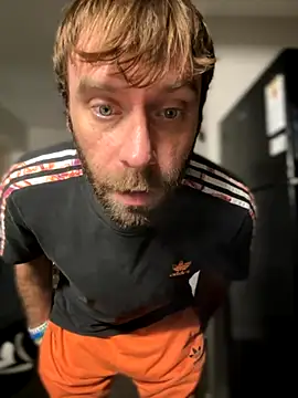 Snapshot of 4kUsh2Fashion0 chatting on 10/11/25, 03:10 4kUsh2Fashion0 online show from 10/11/25, 03:10