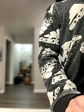 Snapshot of 4kUsh2Fashion0 chatting on 11/05/25, 01:44 4kUsh2Fashion0 online show from 11/05/25, 01:44