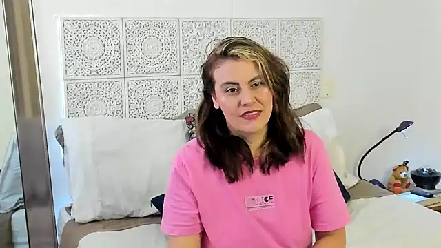 Snapshot of V_monse chatting on 12/17/24, 03:06 V monse online show from 12/17/24, 03:06