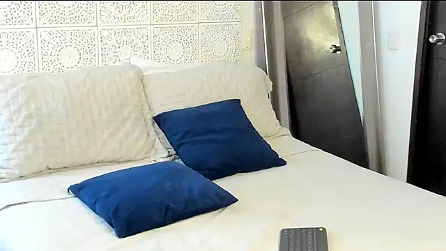 Snapshot of V_monse chatting on 01/18/25, 03:49 V monse online show from 01/18/25, 03:49