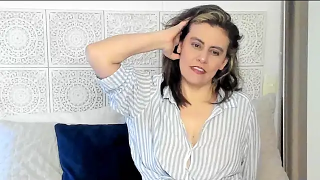 Snapshot of V_monse chatting on 01/22/25, 10:59 V monse online show from 01/22/25, 10:59