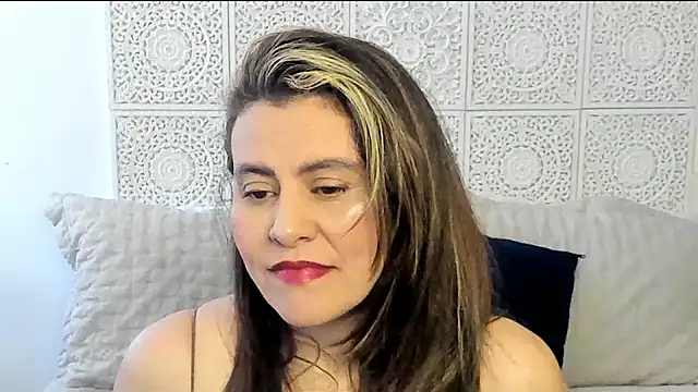 Snapshot of V_monse chatting on 01/26/25, 02:52 V monse online show from 01/26/25, 02:52