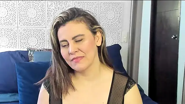 Snapshot of V_monse chatting on 02/01/25, 04:44 V monse online show from 02/01/25, 04:44