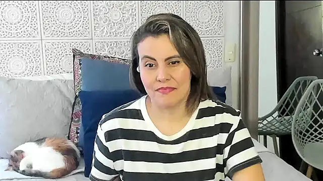 Snapshot of V_monse chatting on 02/24/25, 02:37 V monse online show from 02/24/25, 02:37