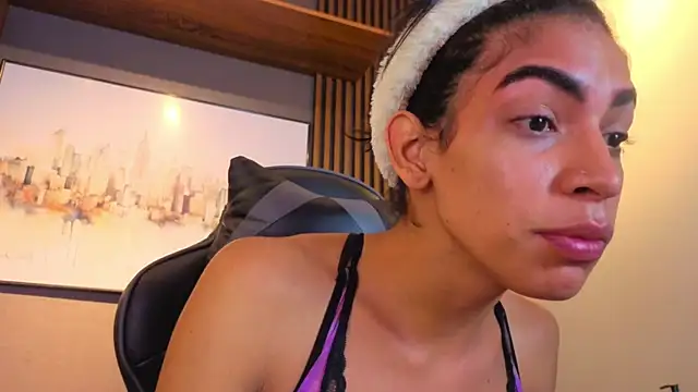 Snapshot of Alahia_Rodriguez chatting on 07/20/26, 01:24 Alahia Rodriguez online show from 07/20/26, 01:24