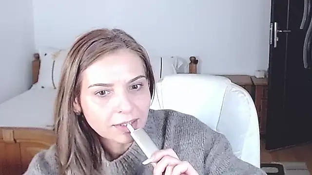 evamaria2024 online show from 10/21/25, 10:27