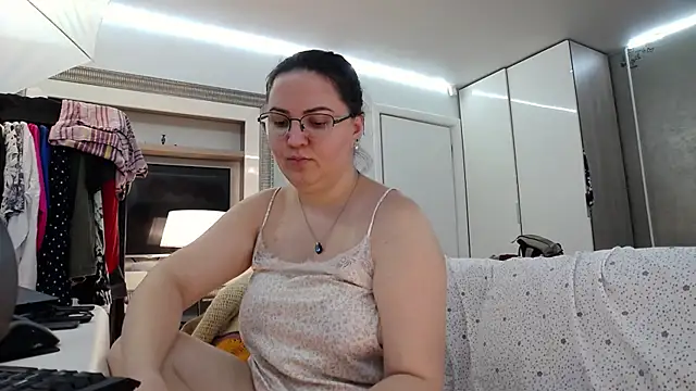ILoveToFeelU online show from 06/24/26, 09:03