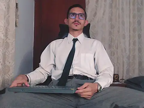 HomeAloneK online show from 10/21/25, 07:58