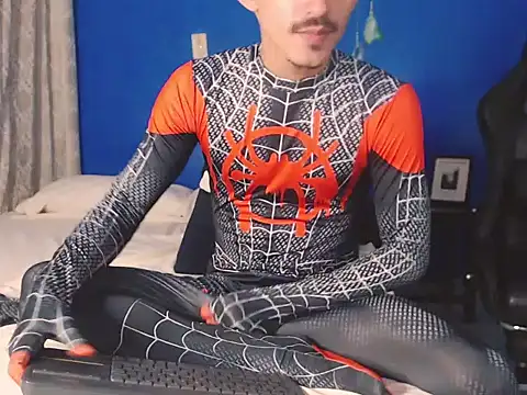 HomeAloneK online show from 10/31/25, 07:37