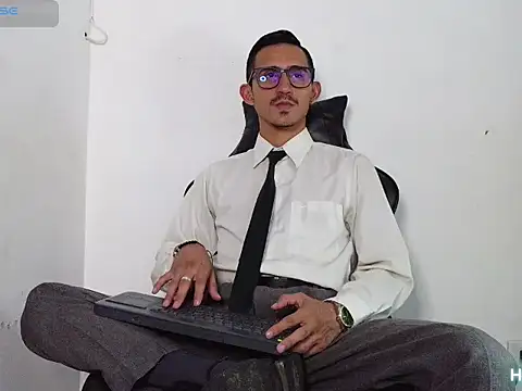 HomeAloneK online show from 12/14/25, 07:40