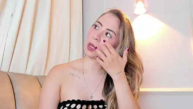 Snapshot of Lia_walton chatting on 03/03/26, 12:11 Lia walton online show from 03/03/26, 12:11