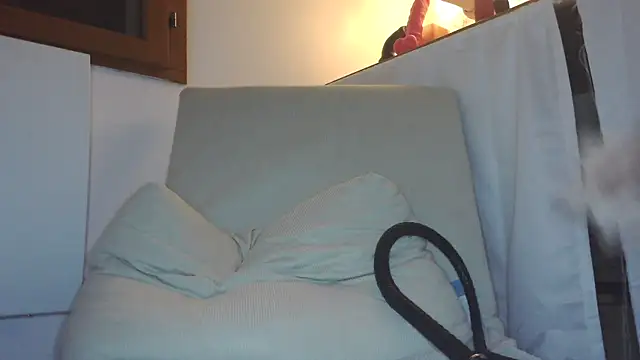 Snapshot of peach00001 chatting on 03/06/26, 10:17 peach00001 online show from 03/06/26, 10:17