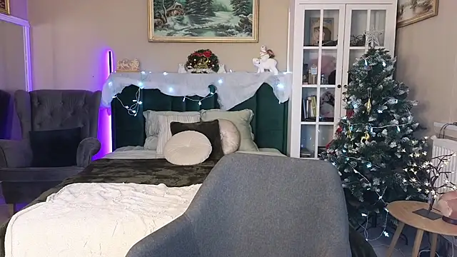 JoanneGG online show from 12/18/24, 08:09