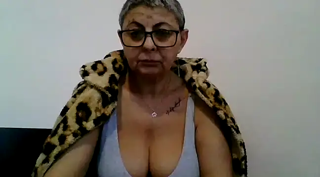 roseblak42 online show from 02/04/25, 02:43