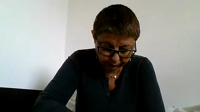 roseblak42 online show from 10/01/25, 12:00