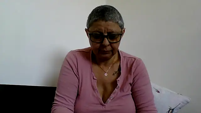 roseblak42 online show from 04/16/26, 12:06