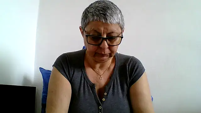 Snapshot of roseblak42 chatting on 05/08/26, 10:31 roseblak42 online show from 05/08/26, 10:31