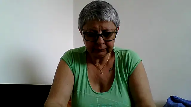 Snapshot of roseblak42 chatting on 05/18/26, 08:31 roseblak42 online show from 05/18/26, 08:31