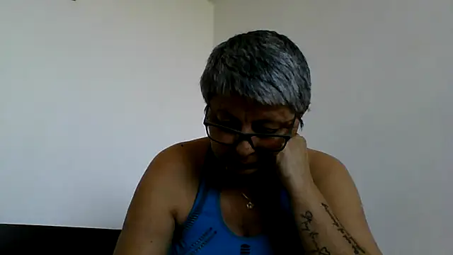 Snapshot of roseblak42 chatting on 05/28/26, 12:35 roseblak42 online show from 05/28/26, 12:35