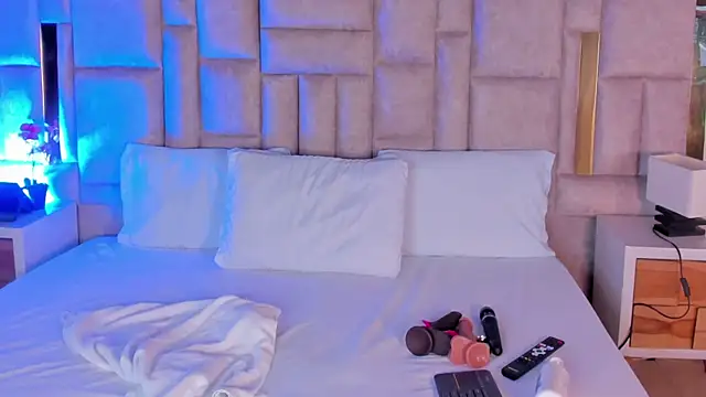 Miss Abigail  online show from 12/05/25, 01:52