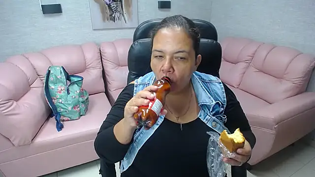 Penelope Nipples  online show from 03/10/25, 11:53