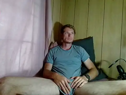 Snapshot of MrHungHunk chatting on 01/19/26, 04:27 MrHungHunk online show from 01/19/26, 04:27