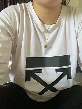 Snapshot of Ruby_bear chatting on 03/21/25, 04:17 Ruby bear online show from 03/21/25, 04:17