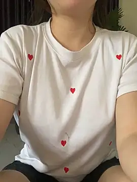 Snapshot of Ruby_bear chatting on 10/17/25, 03:53 Ruby bear online show from 10/17/25, 03:53