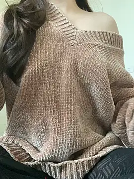 Snapshot of Ruby_bear chatting on 11/19/25, 04:45 Ruby bear online show from 11/19/25, 04:45