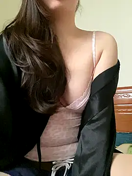 Snapshot of Ruby_bear chatting on 12/14/25, 05:57 Ruby bear online show from 12/14/25, 05:57