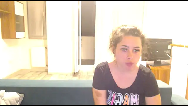 LovelyJulliette online show from 03/12/25, 06:00