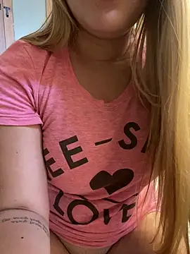 Snapshot of natashasweet chatting on 12/08/24, 03:45 natashasweet online show from 12/08/24, 03:45